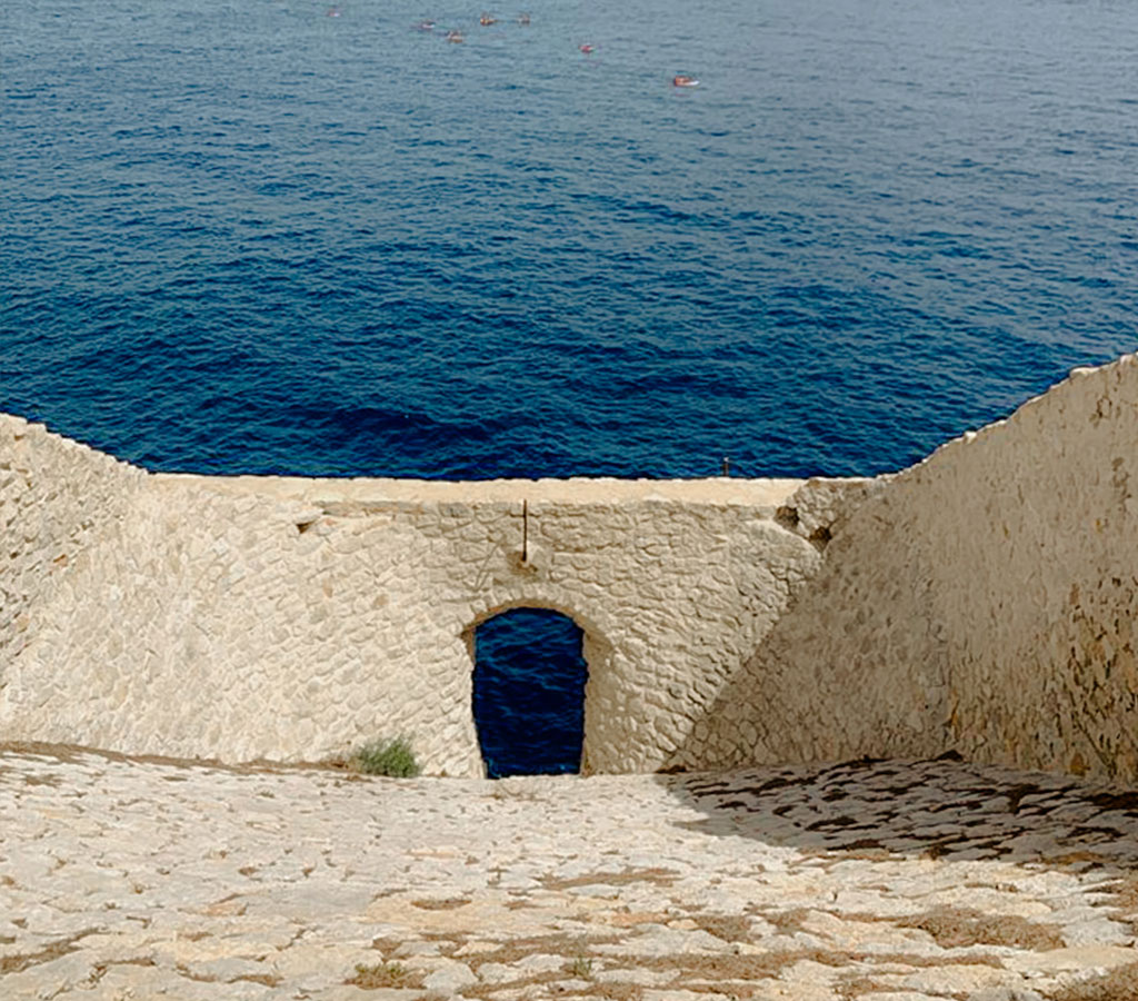 port pin calanques tourism