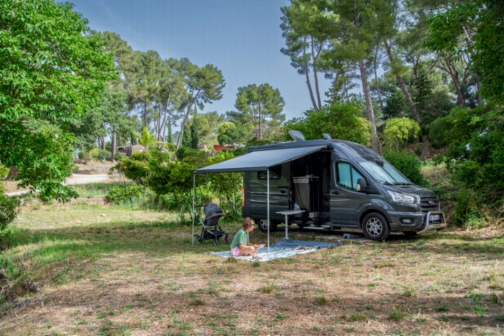Freecamp électrifié – Tente & Van